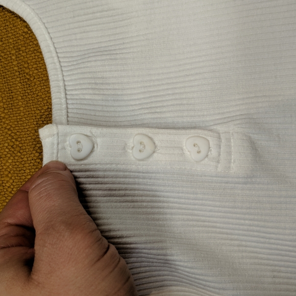 White crop tank with heart buttons ribbed - Picture 1 of 4